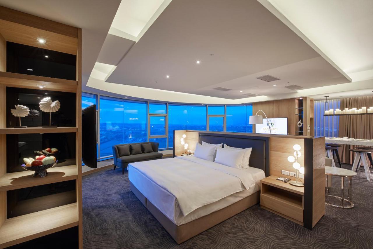 Grand Bay Resort Hotel Heng-ch'un Extérieur photo A suite at the hotel