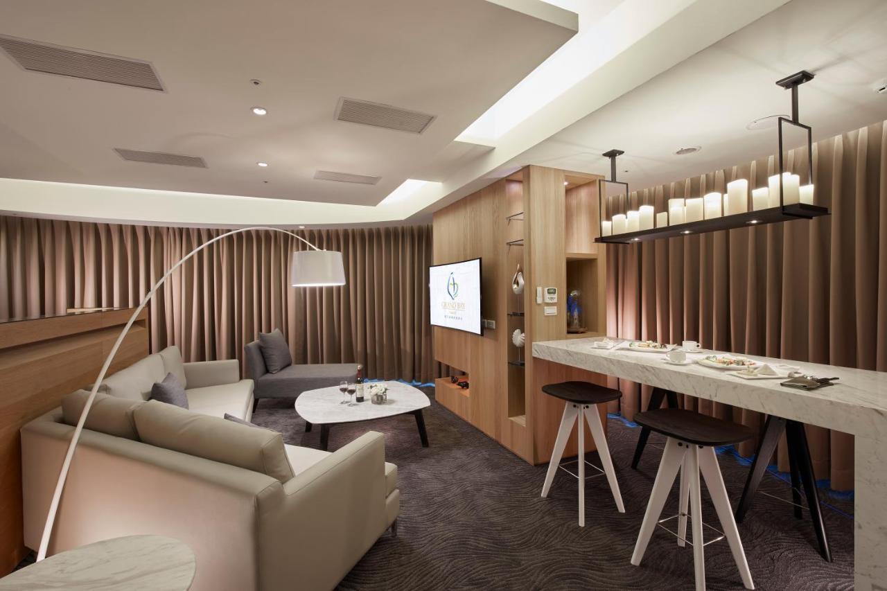 Grand Bay Resort Hotel Heng-ch'un Extérieur photo The interior of the lounge