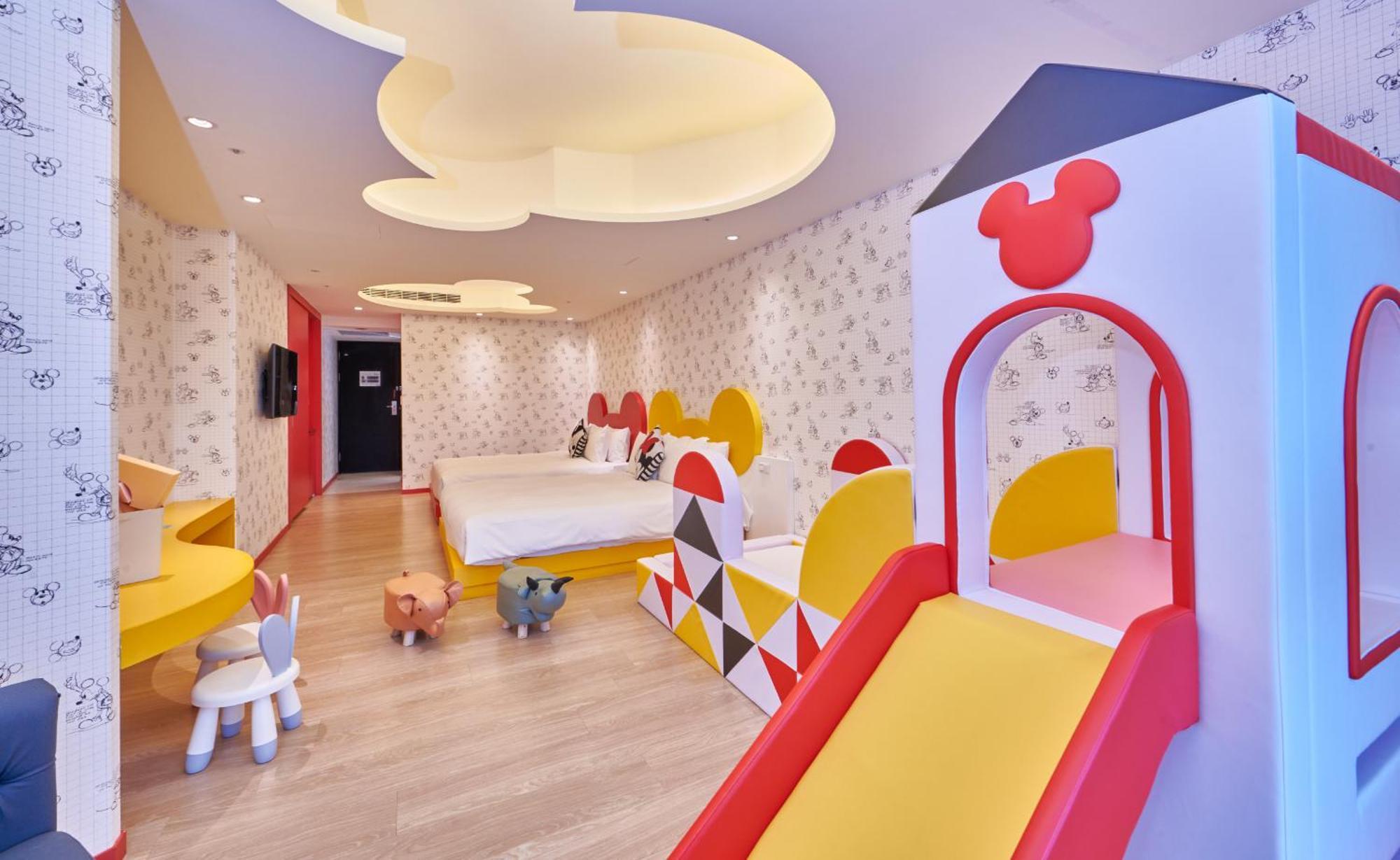 Grand Bay Resort Hotel Heng-ch'un Extérieur photo A Disney themed room at the hotel